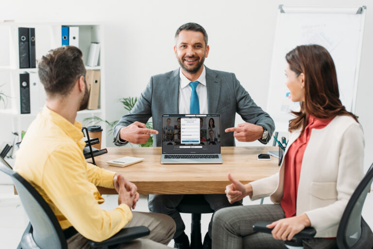 10 Ways To Introduce People on LinkedIn (Easy Templates Included)