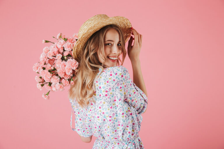75 Best Christmas Gifts For College Girls -They'll Be Obsessed