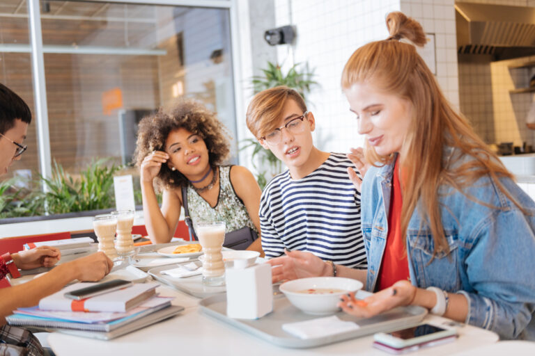 college students eating breakfast