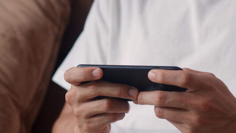 playing pc games on your phone