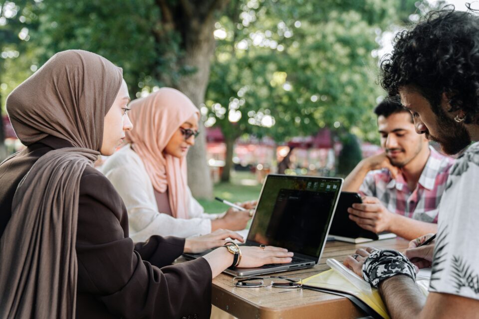 10 Financial Struggles College Students Have and How To Overcome Them ...