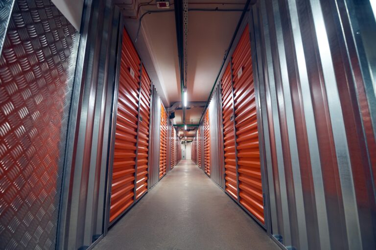 Self-Storage for Digital Nomads: Maintaining Minimalism on the Move