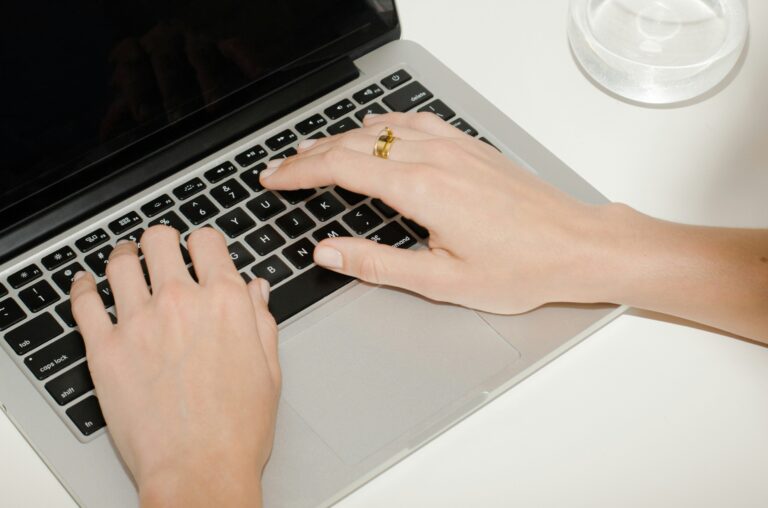 Key Benefits of Pursuing an Online Degree Over Traditional Classroom Learning