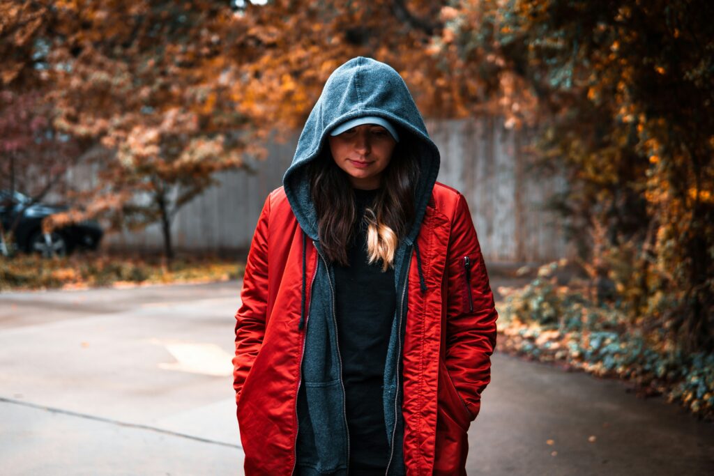 tenue automnale avec un hoodie