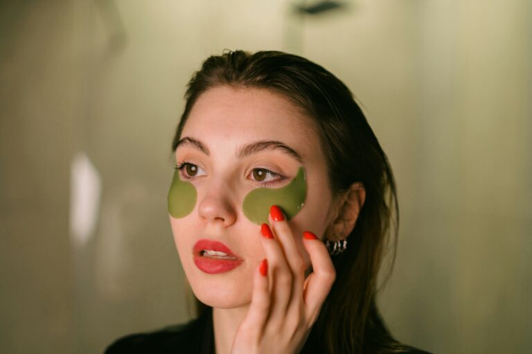 5 Best Natural Skincare Products for Traveling Light