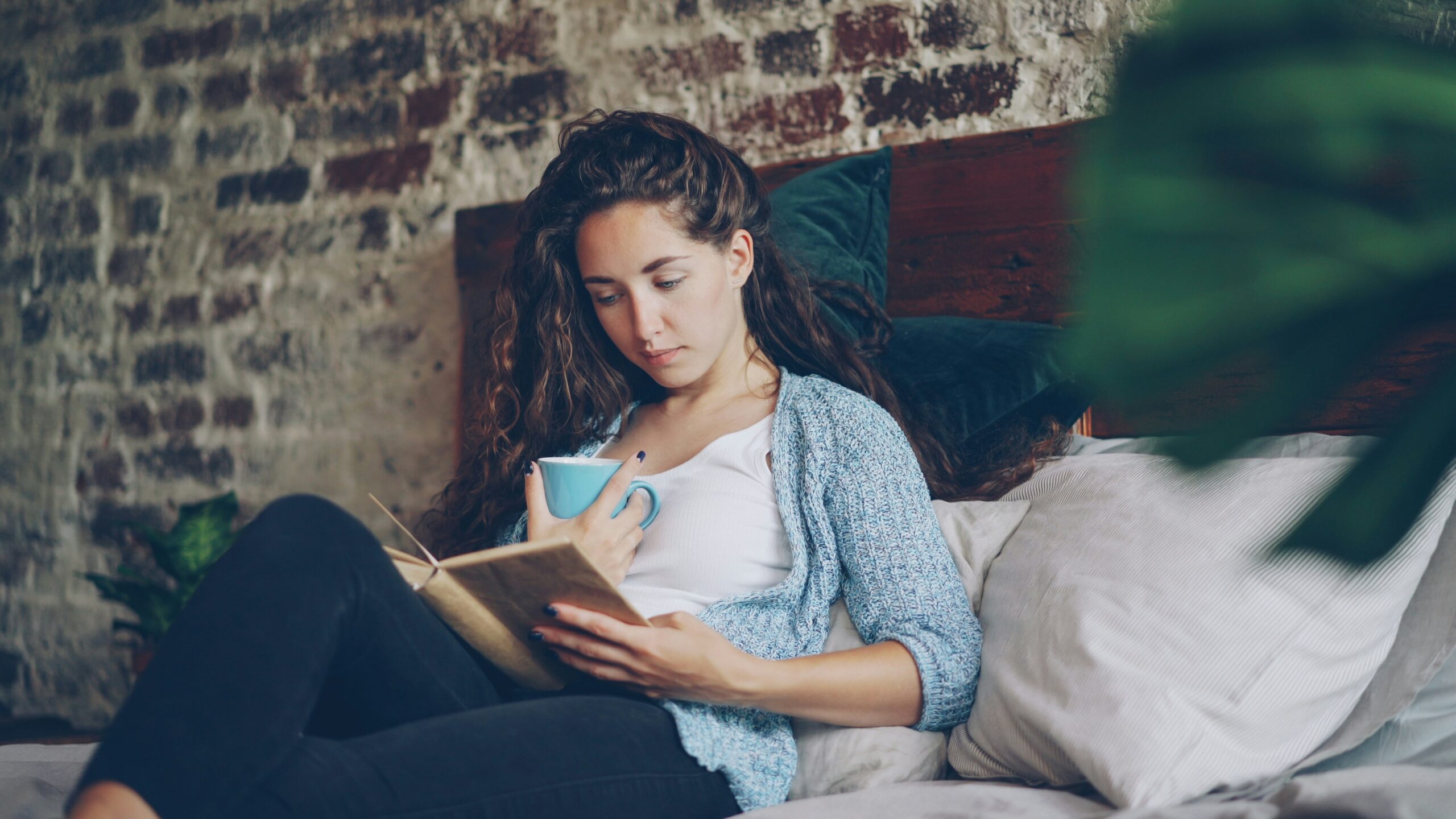 Creating a Cozy, Minimalist Bedroom for Stress Relief