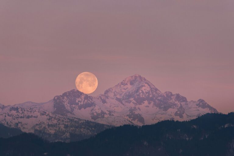 The Full Moon in Scorpio Is Coming — Here's What to Expect