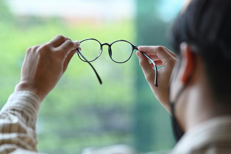 Protect Your Eyes in your 20s: Habits that Support Your Vision for Life