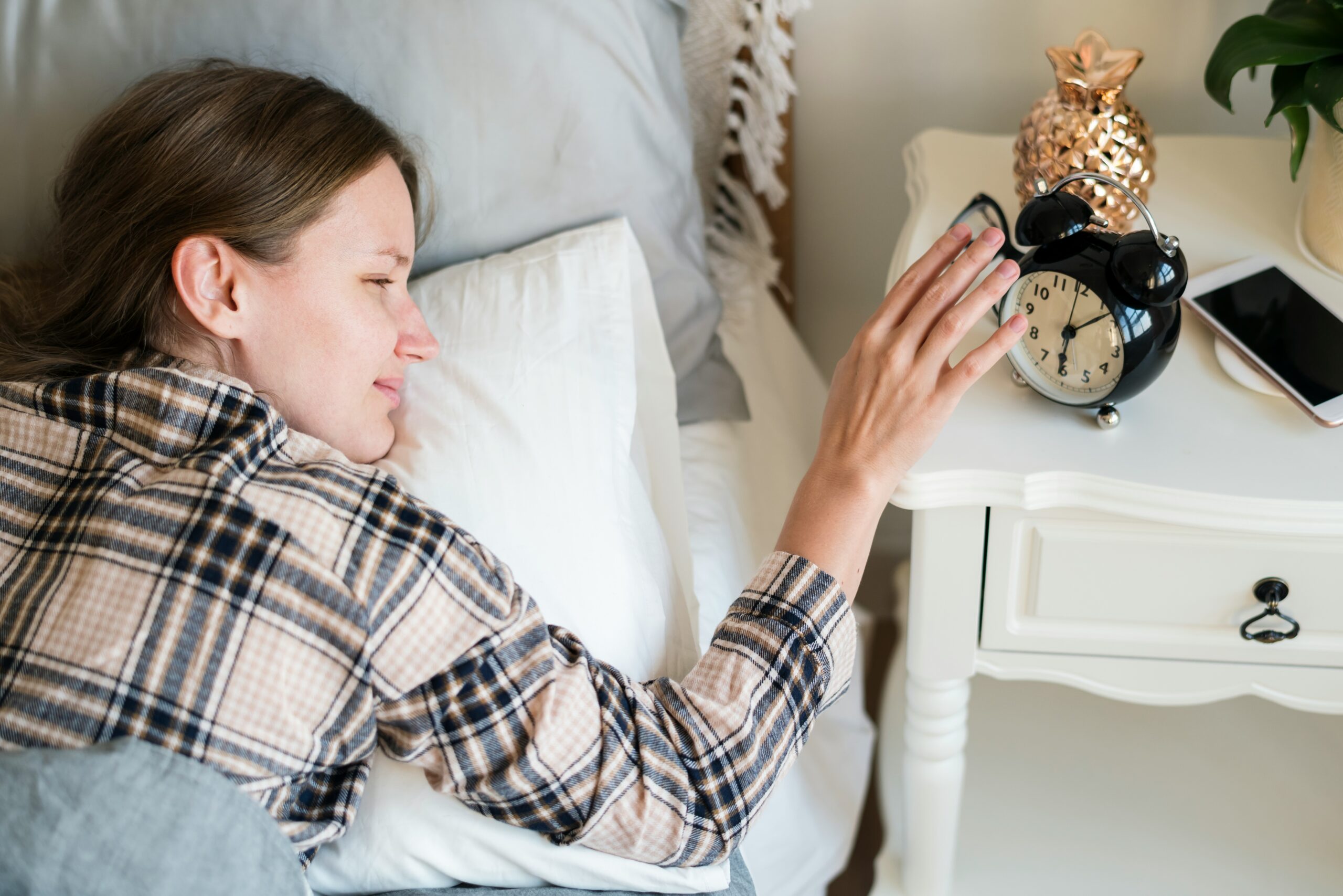 How to Build a Sleep Routine That Actually Works in Your 20s
