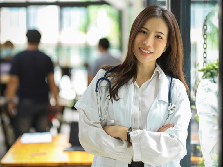 How to Manage the Costs of Preparing for a Career in Medicine